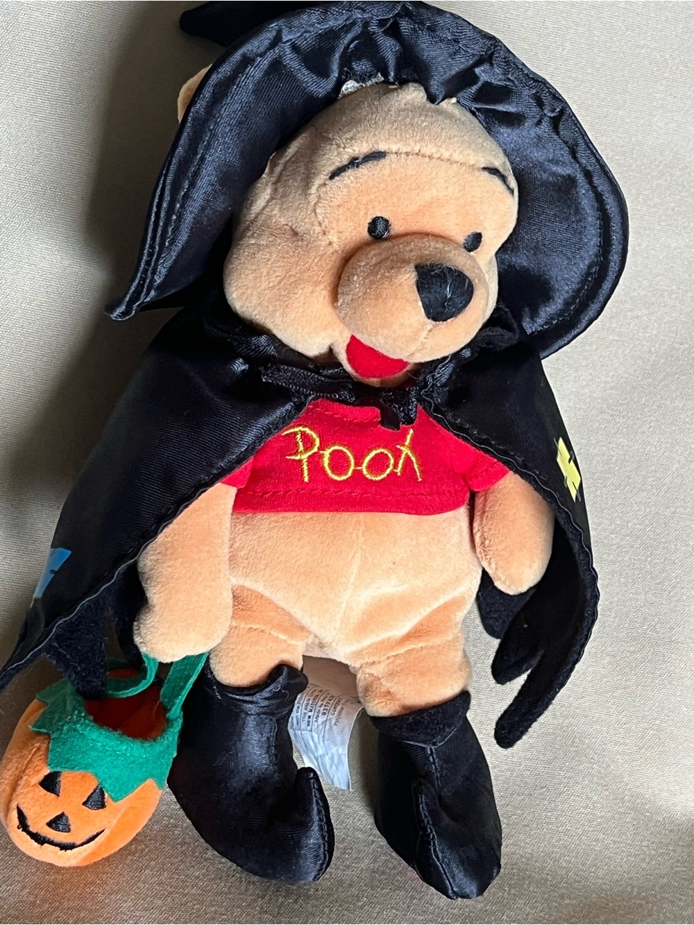 Disney 2000 Halloween ‘Witch Pooh’ Plush. Collectible. 8”